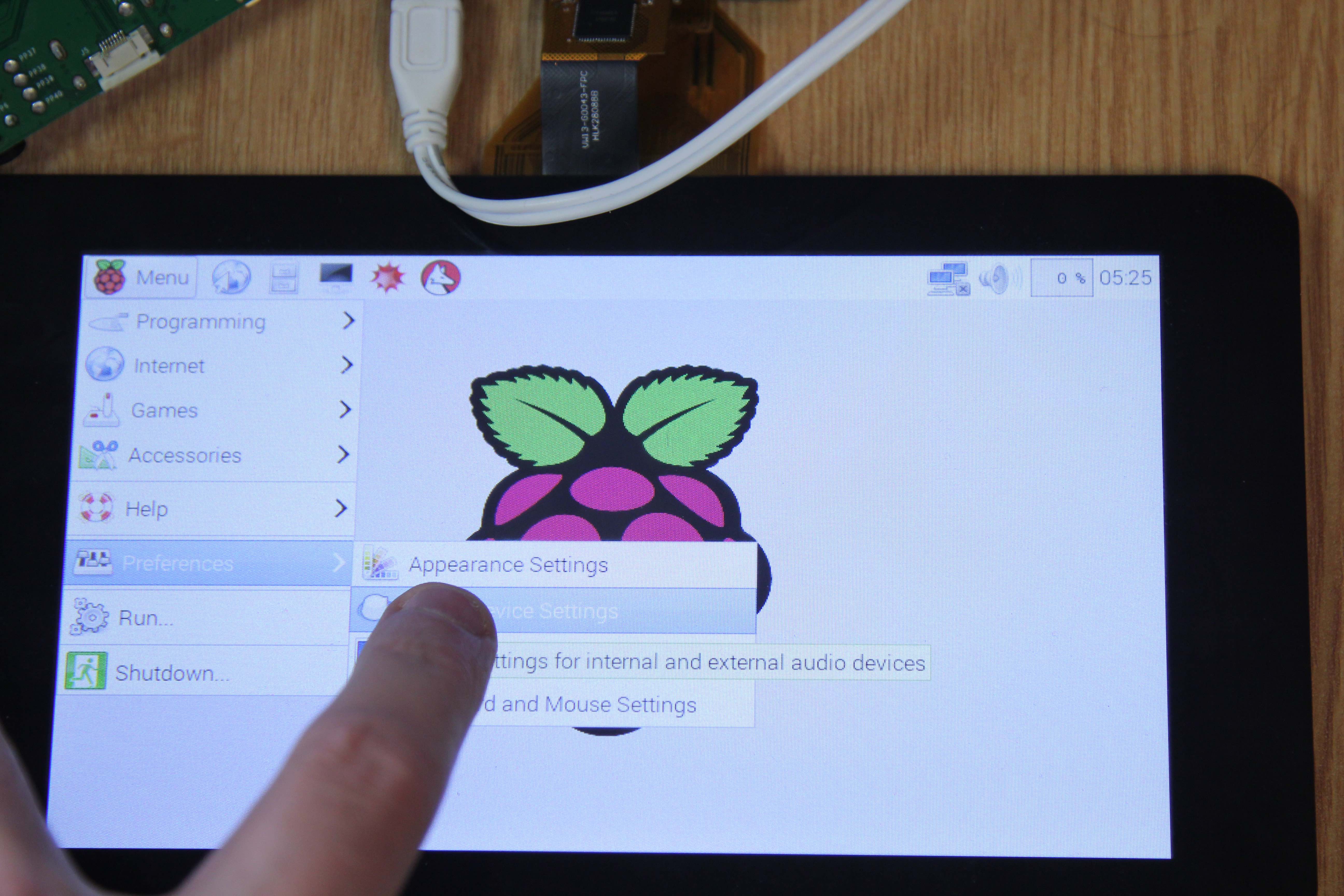 Le Raspberry Pi a désormais son écran tactile officiel