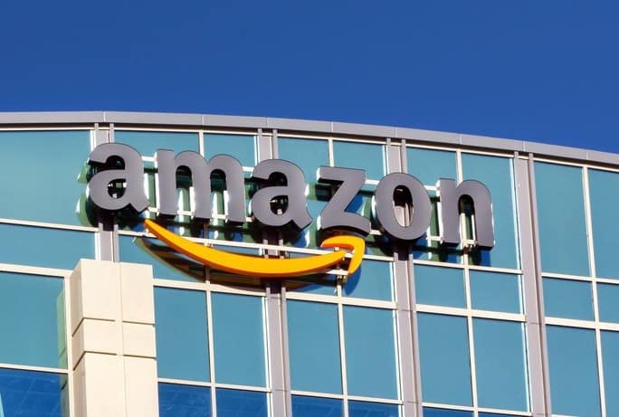Amazon : Jeff Bezos passe-t-il vraiment la main ?