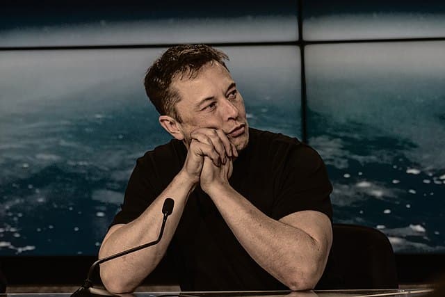 Twitter : Elon Musk anticipe un retour en bourse