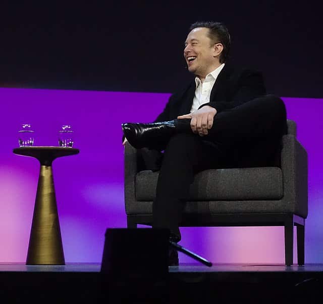Pour s'offrir Twitter, Elon Musk dit aligner 46,5 milliards $